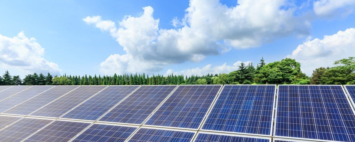 Blog post Solar Panels 101: How Solar Panels Are Attached to Your Roof image